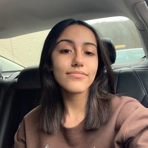 Meet your Posher, Alexis